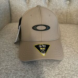 Men’s Oakley ball cap